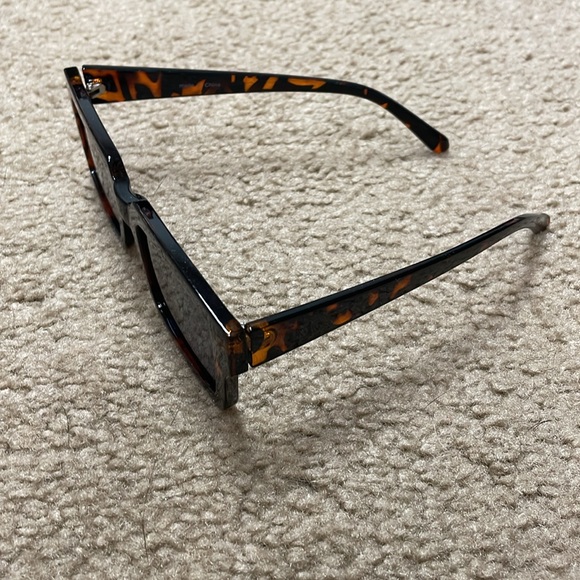 Sunglasses For Women Minimalist Classic Design Fashion UV400 Square Sun Glasses - Picture 3 of 7